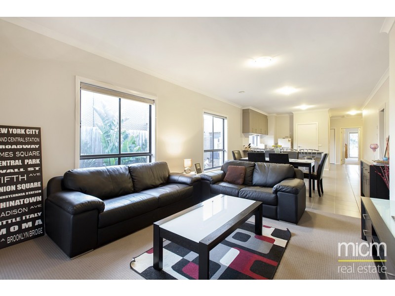 14 Feather Place, Point Cook VIC 3030