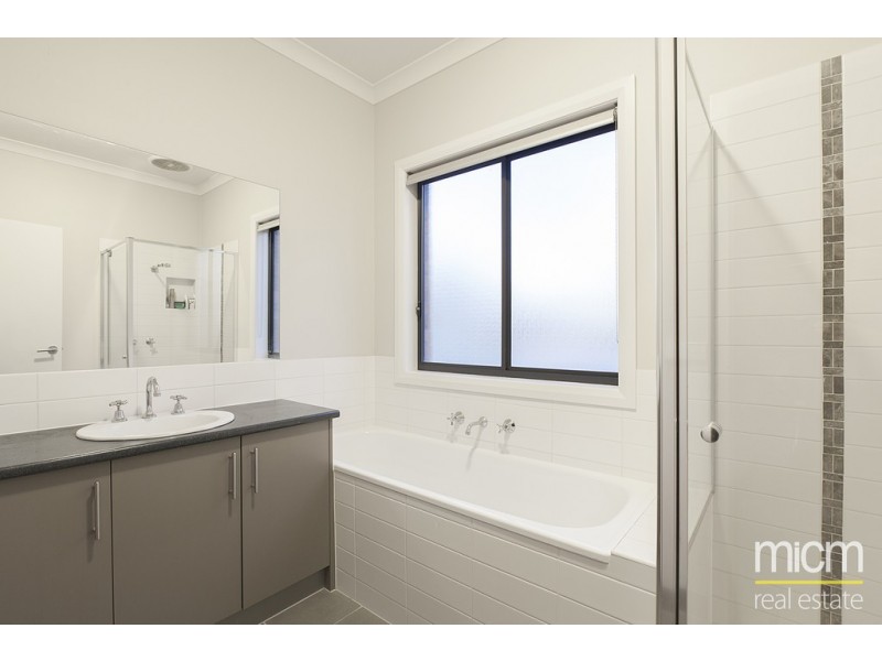 14 Feather Place, Point Cook VIC 3030