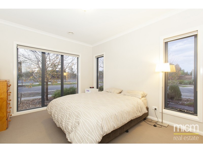 14 Feather Place, Point Cook VIC 3030