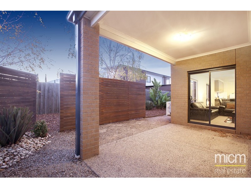 14 Feather Place, Point Cook VIC 3030