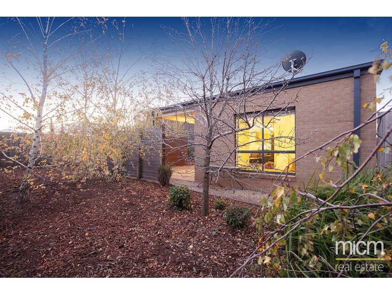 14 Feather Place, Point Cook VIC 3030