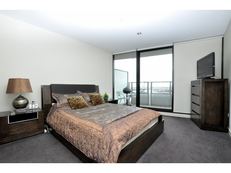 2203/100 Harbour Esplanade, Docklands VIC 3008