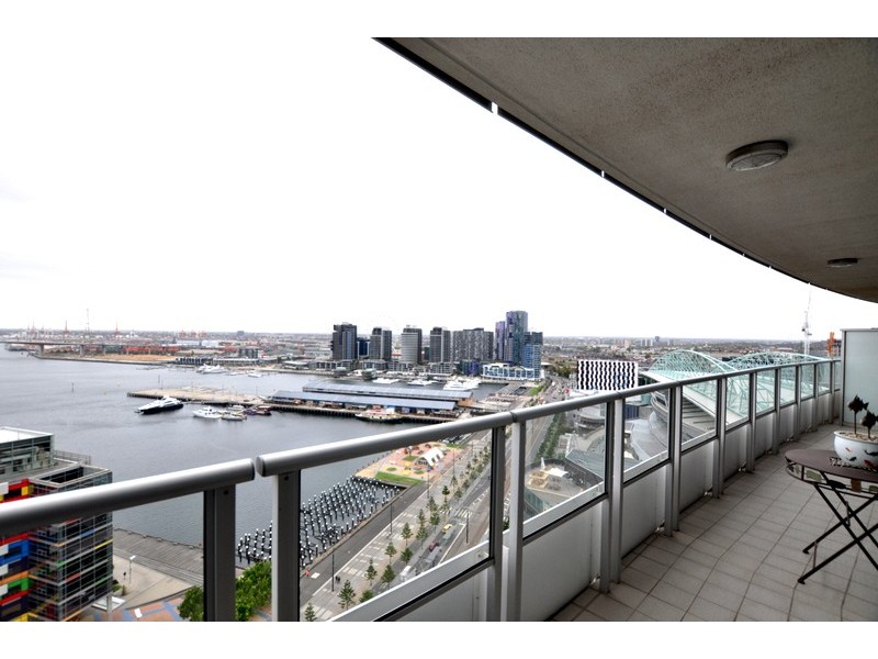 2203/100 Harbour Esplanade, Docklands VIC 3008