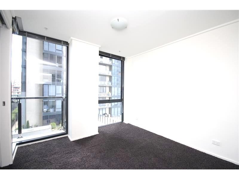 REF 22818/100 Kavanagh Street, Southbank VIC 3006