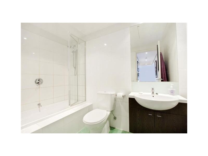 802/82 Queens Road, Melbourne VIC 3004