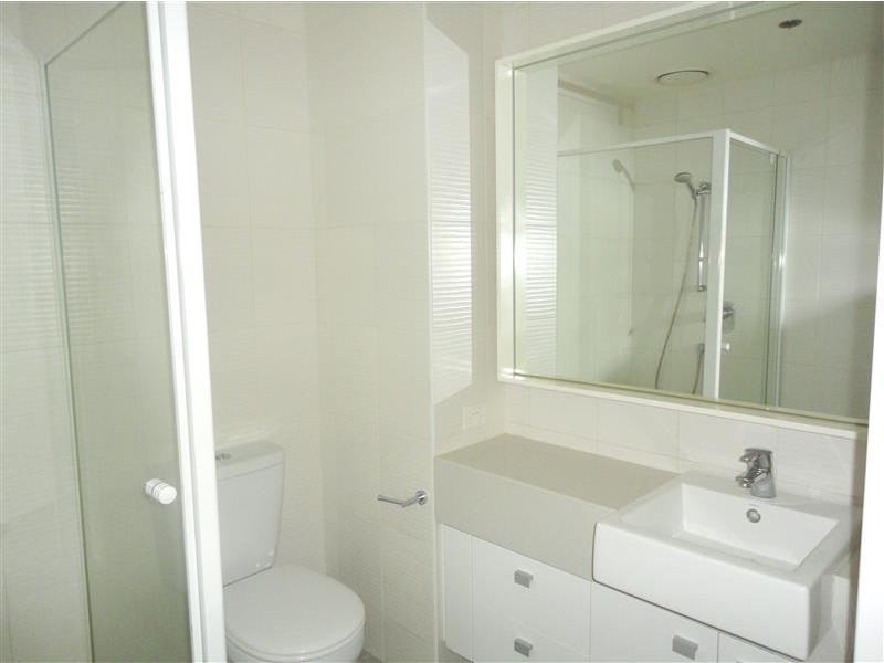 REF 22858/63 Whiteman Street, Southbank VIC 3006