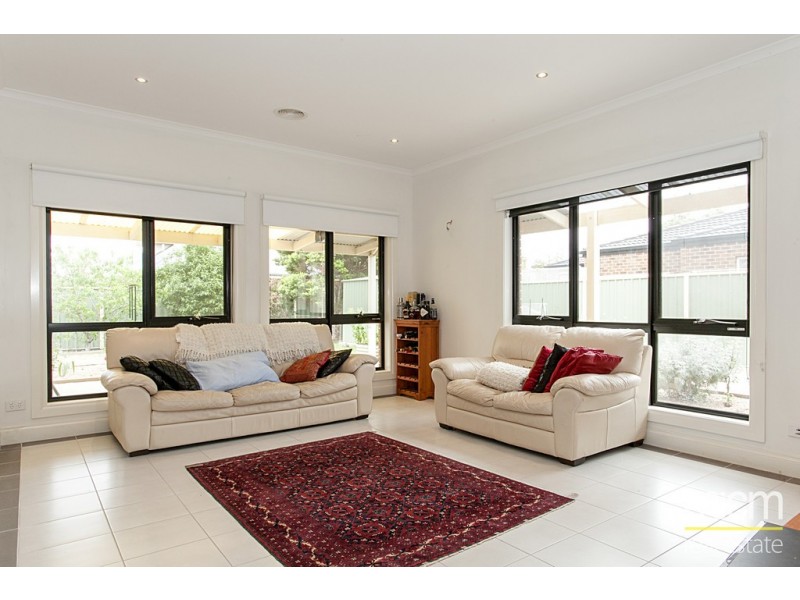 83 Glastonbury Circuit, Point Cook VIC 3030