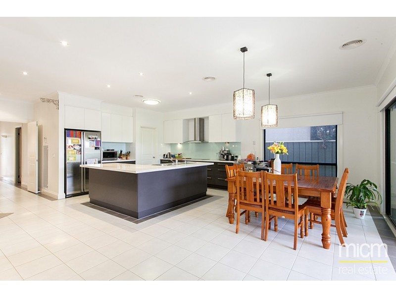 83 Glastonbury Circuit, Point Cook VIC 3030