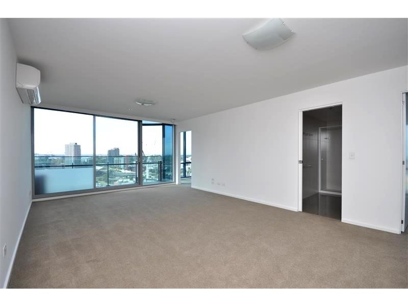REF 32457/241 City Road, Southbank VIC 3006