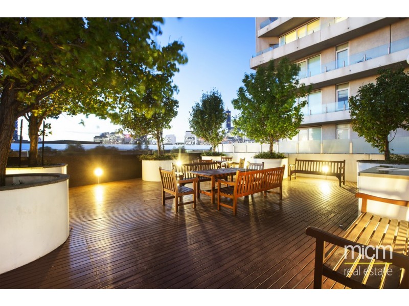 REF 22887/99 Whiteman Street, Southbank VIC 3006