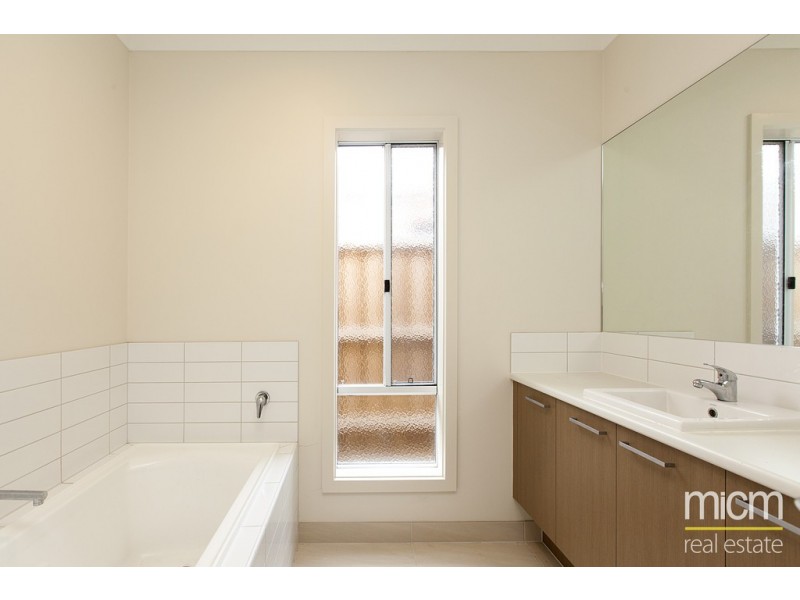 63 Barnstormer Boulevard, Point Cook VIC 3030