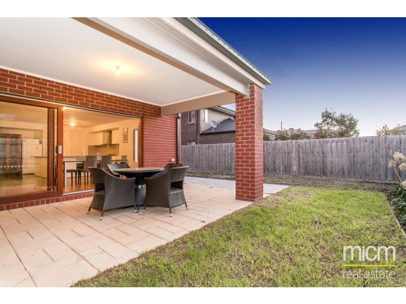 18 Umbrella Way, Point Cook VIC 3030