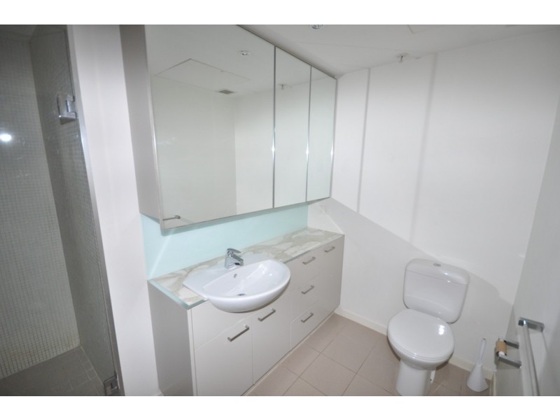 802/15 Caravel Lane, Docklands VIC 3008