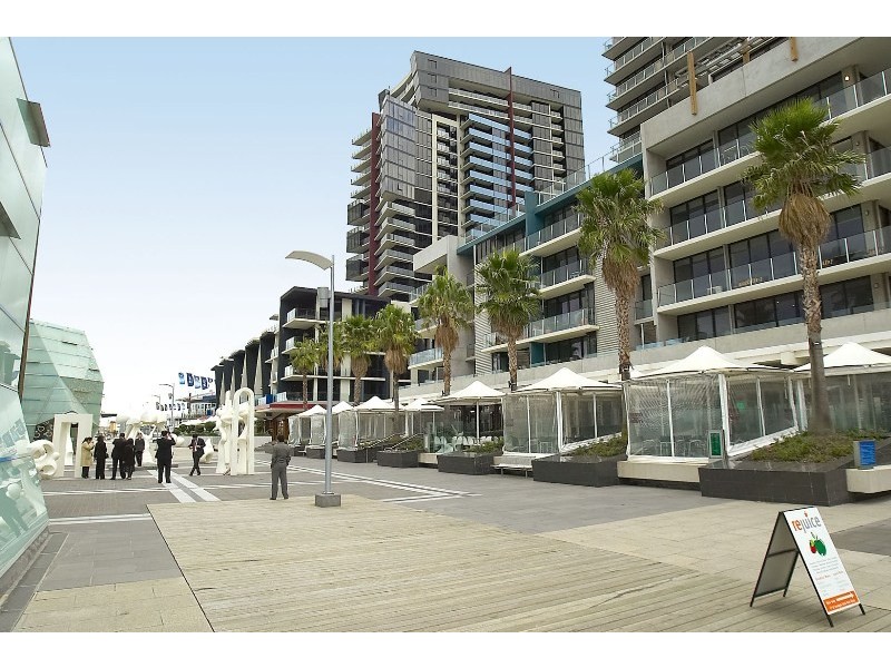 802/15 Caravel Lane, Docklands VIC 3008