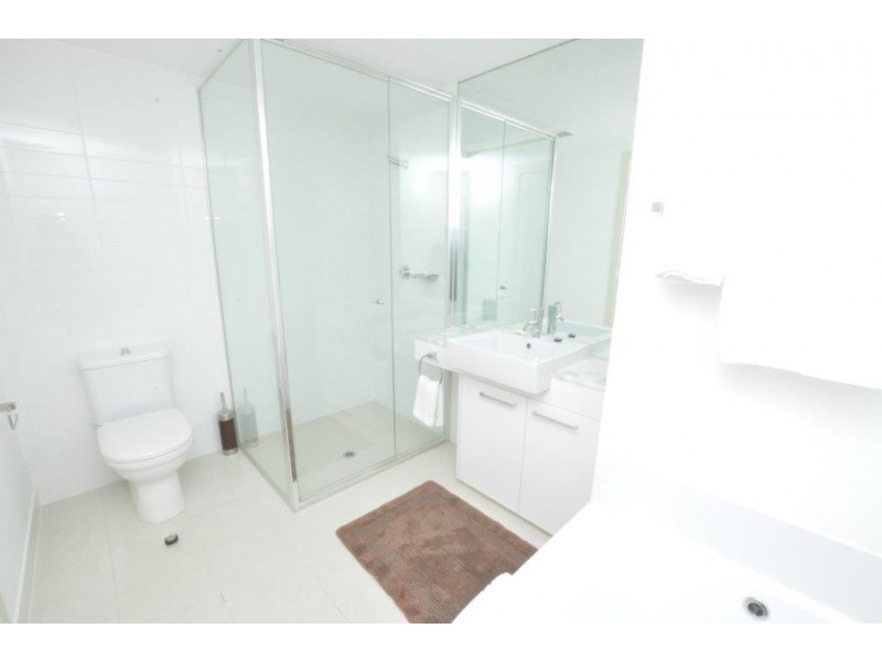 2104/100 Harbour Esplanade, Docklands VIC 3008