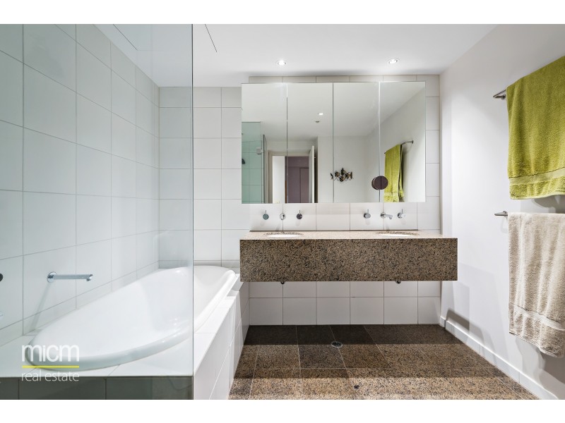 104/55 Victoria Harbour Promenade, Docklands VIC 3008