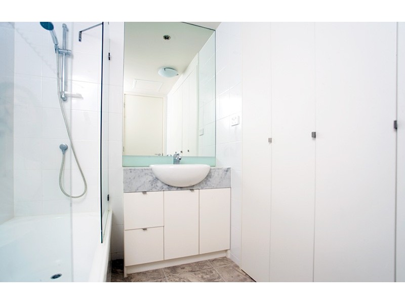 REF 22974/100 Kavanagh Street, Southbank VIC 3006