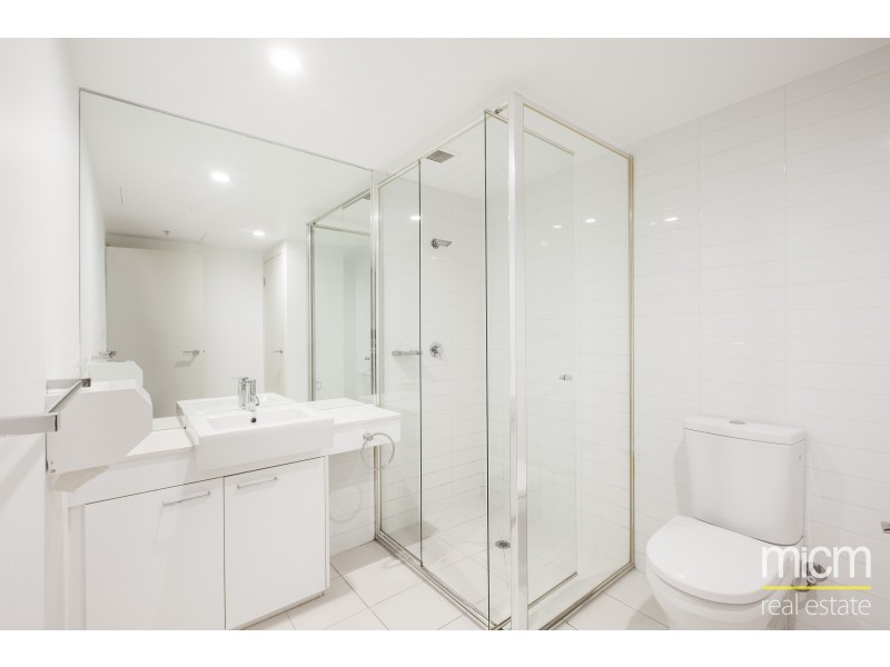 512/100 Harbour Esplanade, Docklands VIC 3008