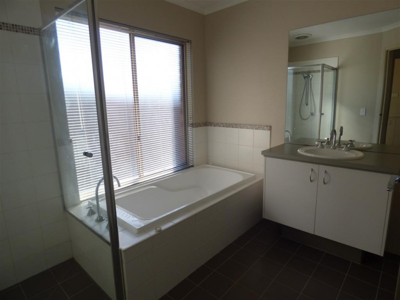 105 The Strand, Point Cook VIC 3030