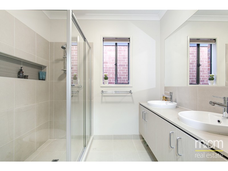 10 Geraldton Road, Point Cook VIC 3030