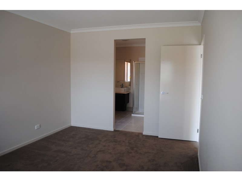 6 Airfield Grove, Point Cook VIC 3030