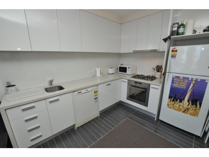 REF 22999/63 Whiteman Street, Southbank VIC 3006