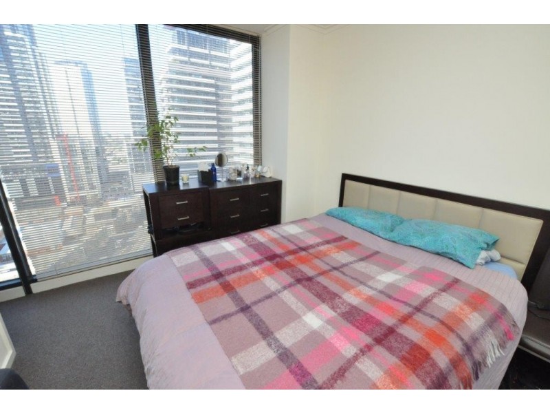 REF 22999/63 Whiteman Street, Southbank VIC 3006