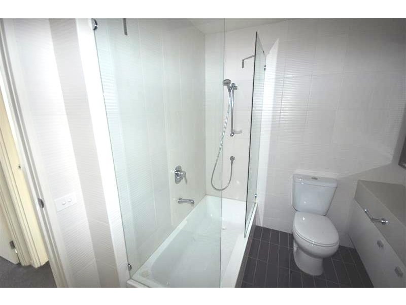 REF 23011/63 Whiteman Street, Southbank VIC 3006