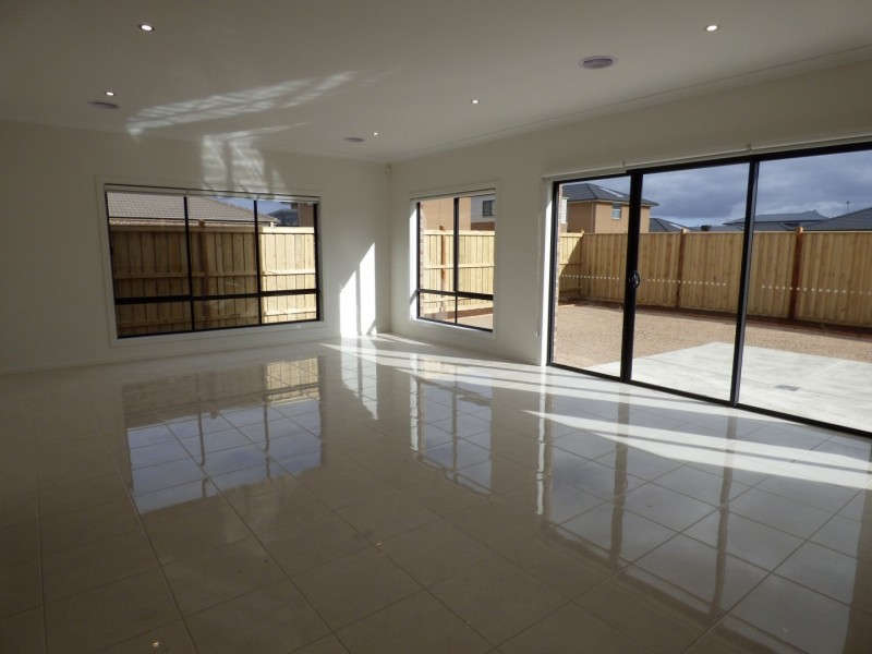 54 Sunnybank Drive, Point Cook VIC 3030