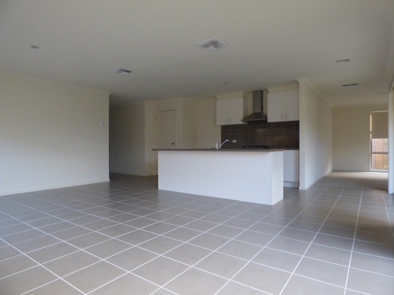 8 Caspian Circuit, Point Cook VIC 3030