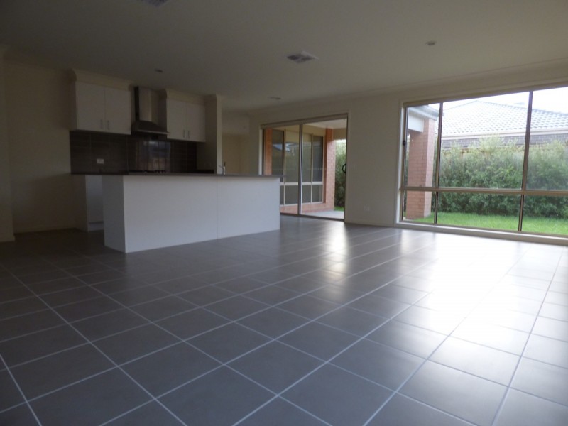 8 Caspian Circuit, Point Cook VIC 3030