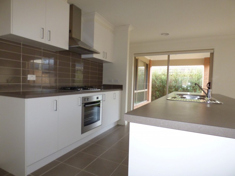 8 Caspian Circuit, Point Cook VIC 3030