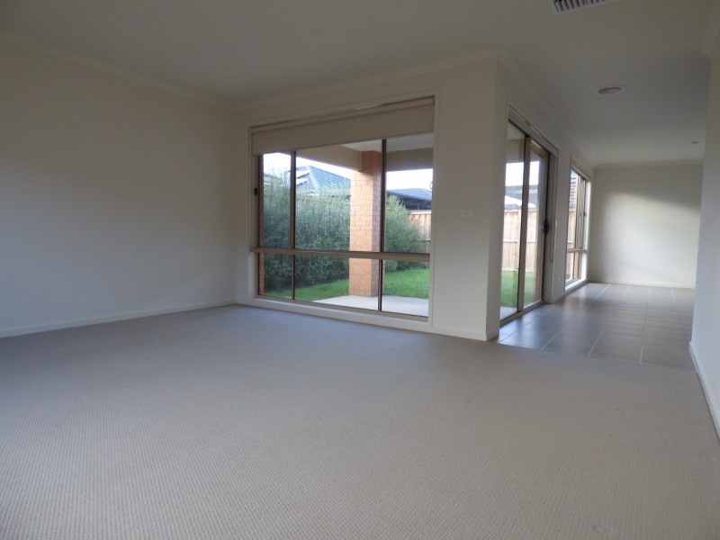 8 Caspian Circuit, Point Cook VIC 3030