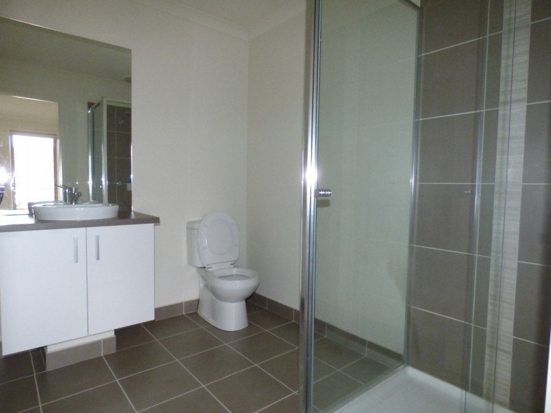 8 Caspian Circuit, Point Cook VIC 3030