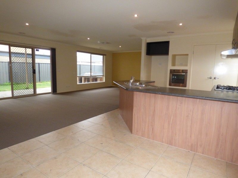 11 Caldicott Crescent, Point Cook VIC 3030