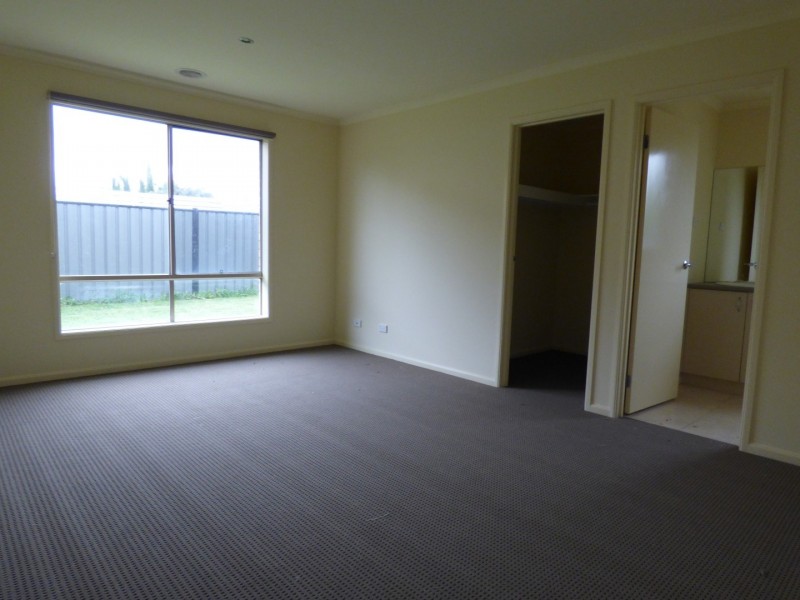 11 Caldicott Crescent, Point Cook VIC 3030