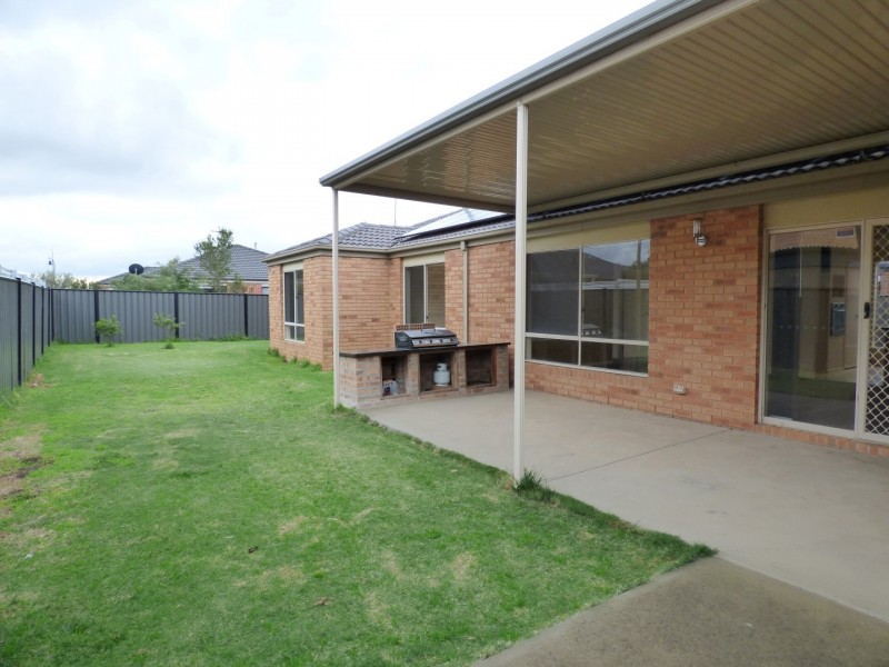 11 Caldicott Crescent, Point Cook VIC 3030