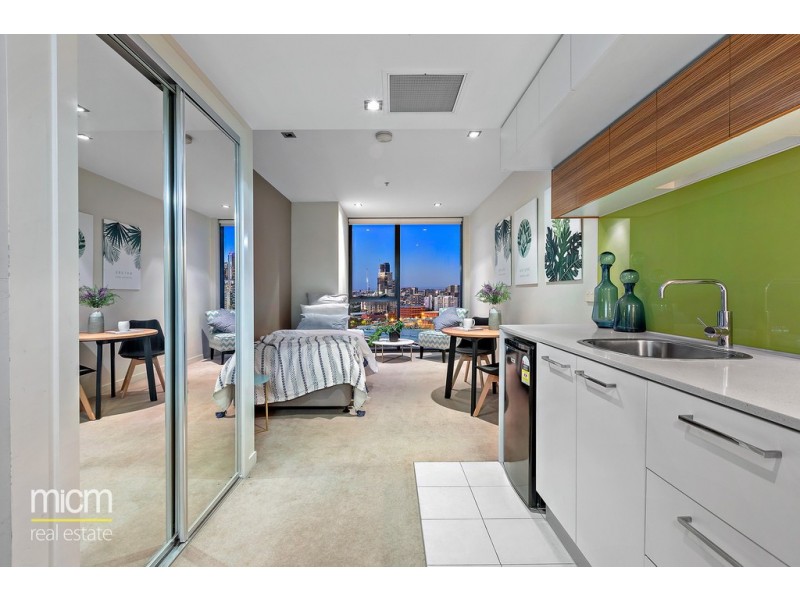 2710/100 Harbour Esplanade, Docklands VIC 3008