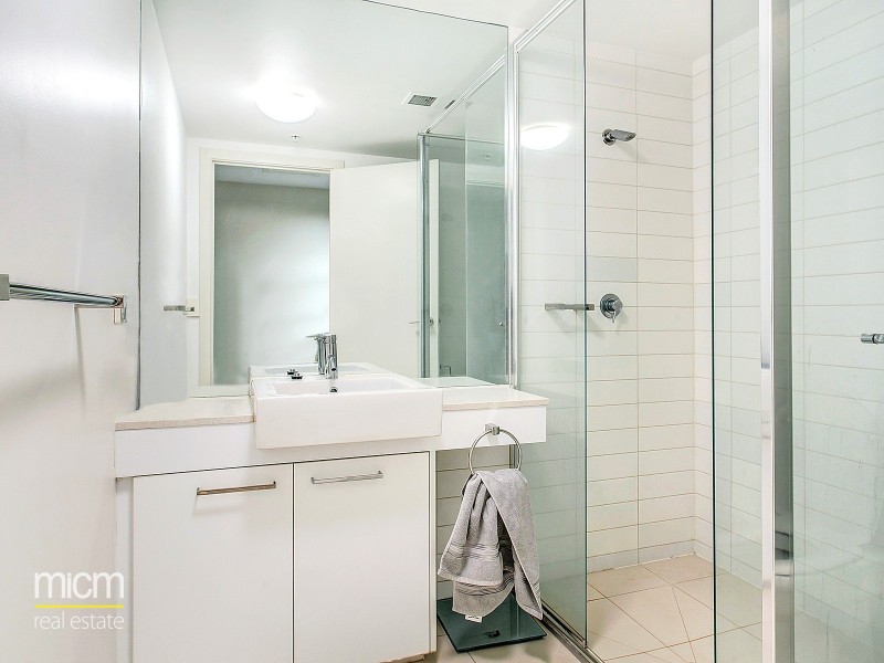 2512/100 Harbour Esplanade, Docklands VIC 3008