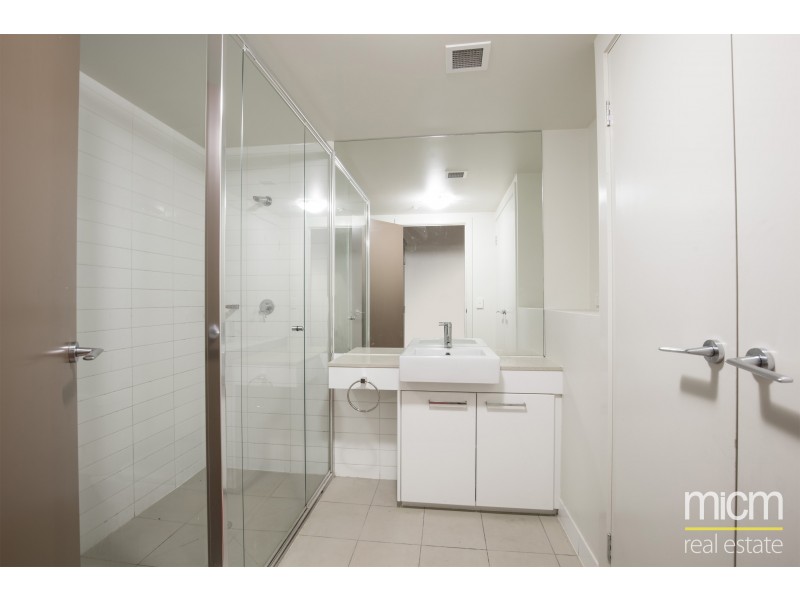 2406/100 Harbour Esplanade, Docklands VIC 3008
