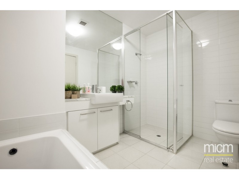 3703/100 Harbour Esplanade, Docklands VIC 3008