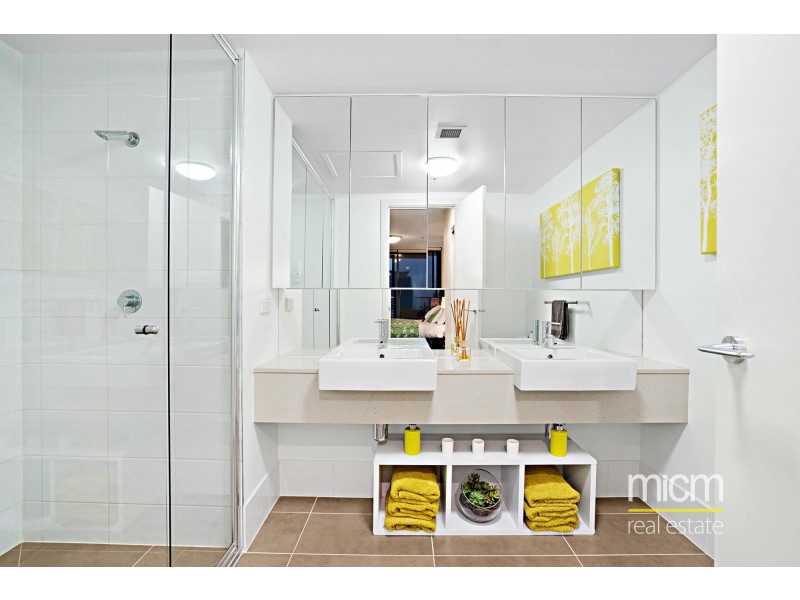 2501/100 Harbour Esplanade, Docklands VIC 3008