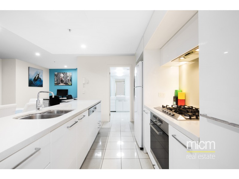 2703/100 Harbour Esplanade, Docklands VIC 3008