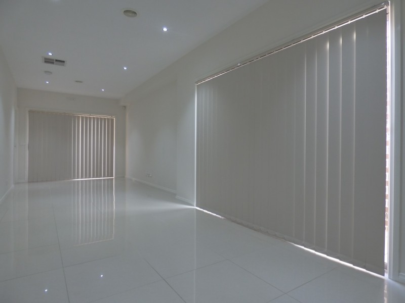 18 Treeleaf Avenue, Point Cook VIC 3030