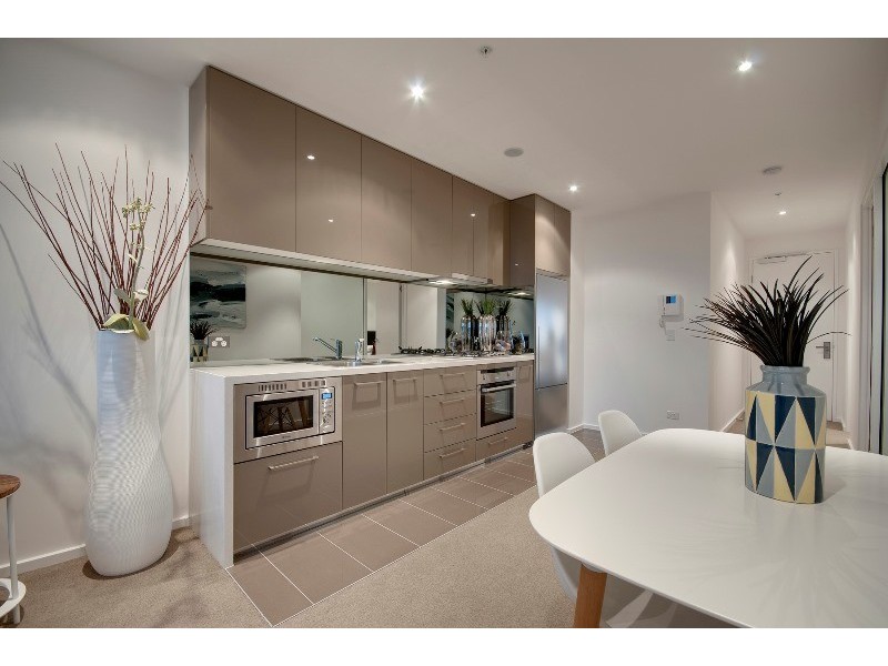 REF 23060/118 Kavanagh Street, Southbank VIC 3006