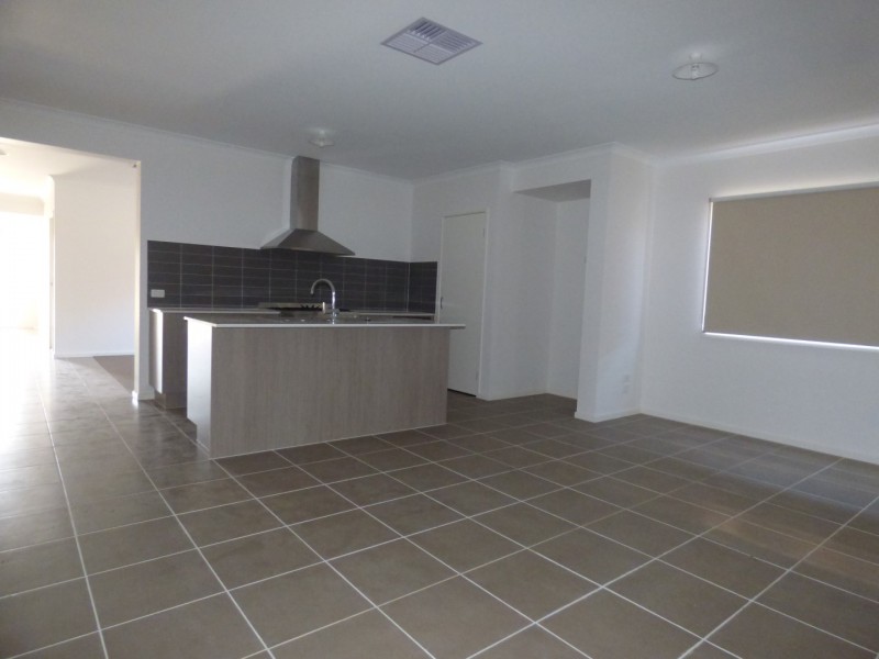 37 Birchmore Circuit, Truganina VIC 3029