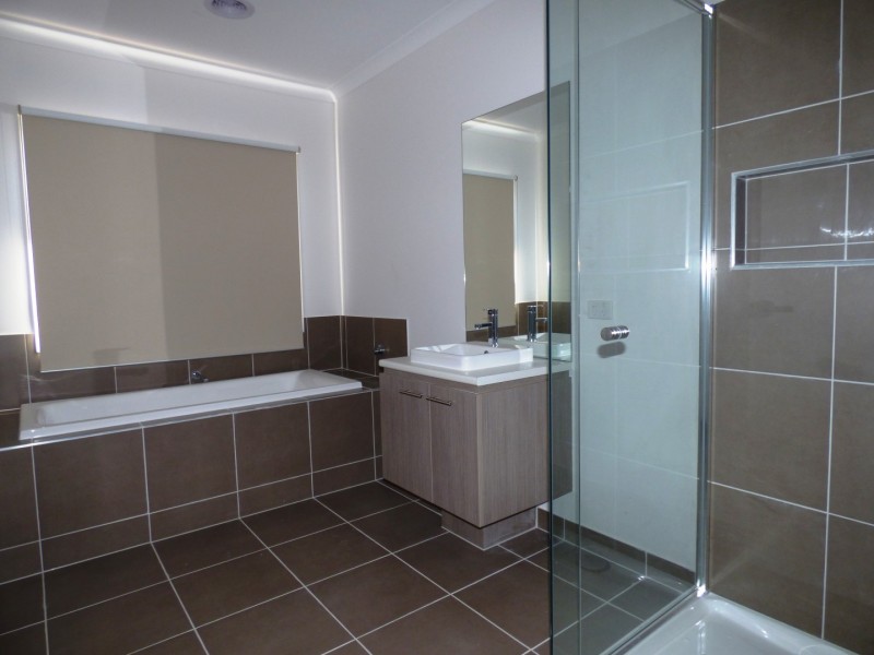 37 Birchmore Circuit, Truganina VIC 3029