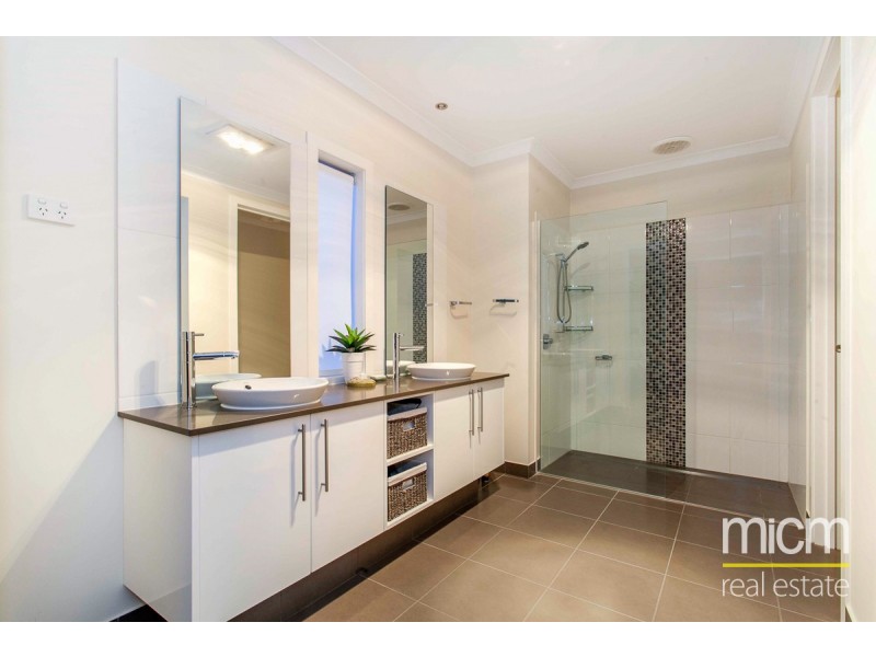 23 Oakland Avenue, Point Cook VIC 3030