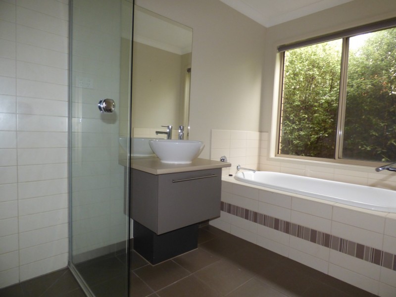 17 East Cornhill Drive, Point Cook VIC 3030