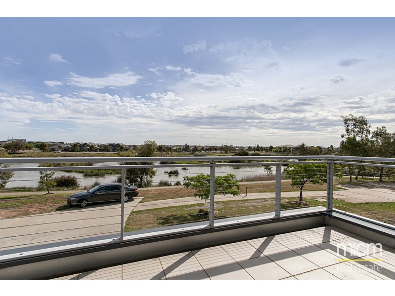 10 Santa Cruz View, Point Cook VIC 3030